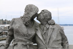 Kissing Statue